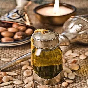 <strong>皮肤护理中,使用从许多不同植物提取的精油配制而成</strong>