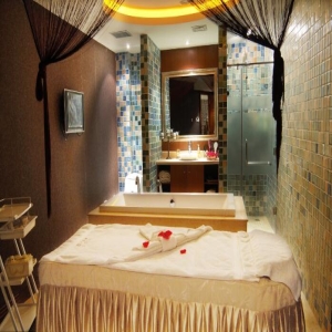 美容院骗局，你真的知道擦在自己脸上的是什么吗？