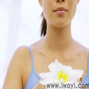 两个丰胸精油配方，帮你塑造有料身材！